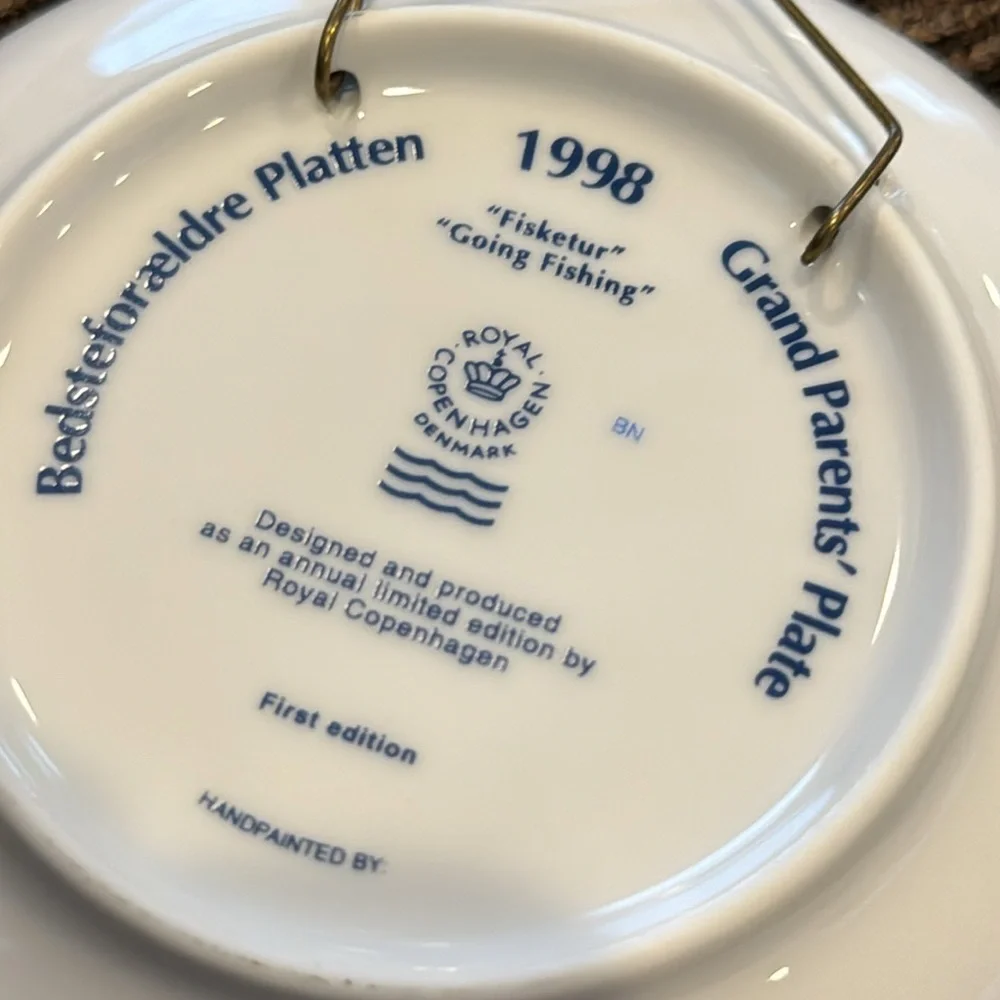 Vintage 1998 Royal Copenhagen Grandparents Collector Plate Gone Fishing U20